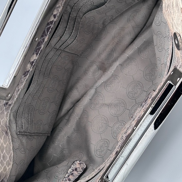 Michael Kors Berkley Medium Clutch Style# 30S4MBKC3E Gray Silver Snakeskin Style - Picture 7 of 9